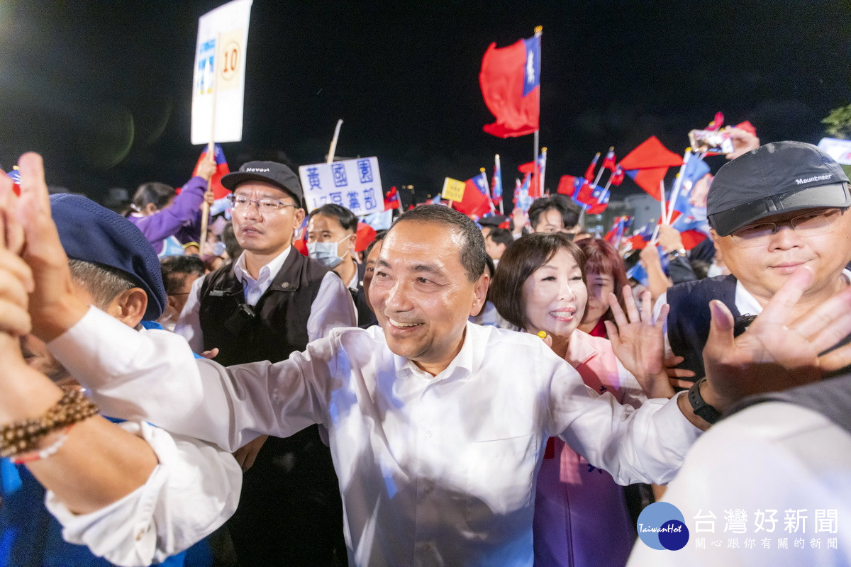 國民黨統統參選人侯友宜大進場熱情民眾高喊「總統好」。