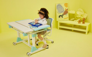 兒童成長桌椅能為孩子提供正向的環境。圖片取自Wrought樂童成長家具的品牌官網