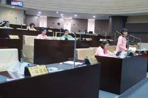 多位議員關心私有地無端被傾倒廢棄土而受罰。（記者扶小萍攝）