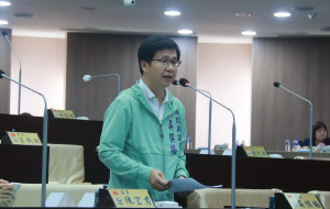 吳棋楠議員建議增加生育獎勵金。（記者扶小萍攝）