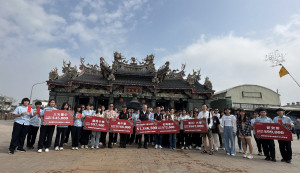 受天宮年度獎學金頒獎典禮接受神明祝福。（記者扶小萍攝）