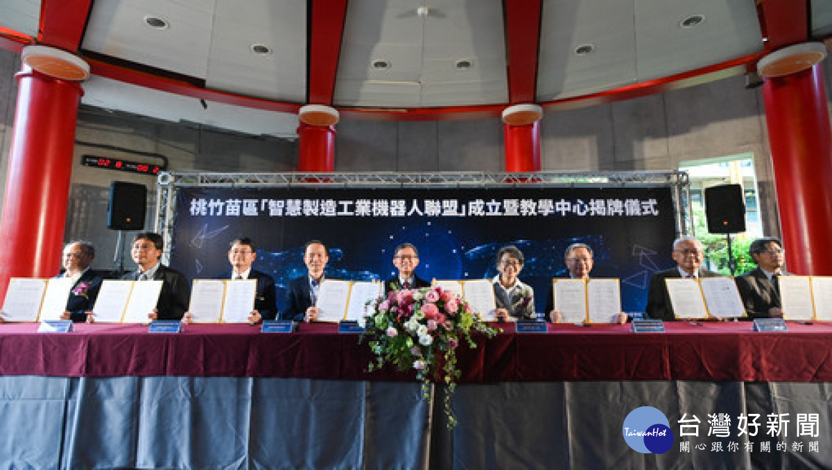 王副市長與貴賓完成備忘錄簽約儀式。<br />
