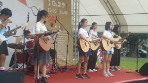 給年輕人表演舞台。（簡千翔服務處提供）