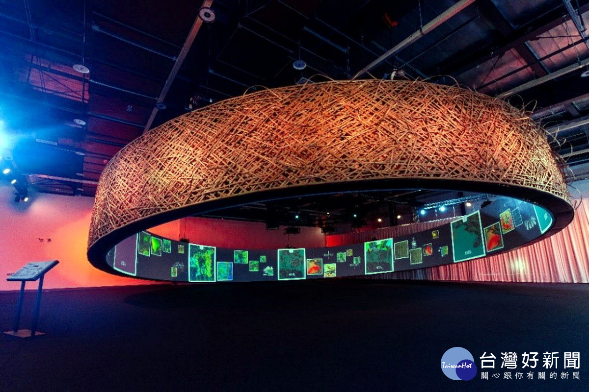 客音律新貌以竹編結構結合投影設備，直徑達18米，讓觀眾體驗大型AI生成藝術。圖：桃園市政府提供