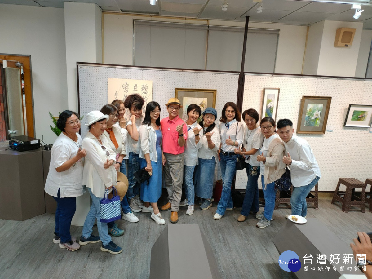 一群志同道合的藝文工作同好翩然蒞臨玉山腳下的水里商工紅樓雅集藝文中心。