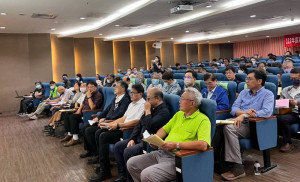 ▲演練工作共計有土木、建築、結構、大地技師等四大公會建築師及技師擔任評估人員模擬地震發生後，發佈簡訊動員評估人員參與救災工作。