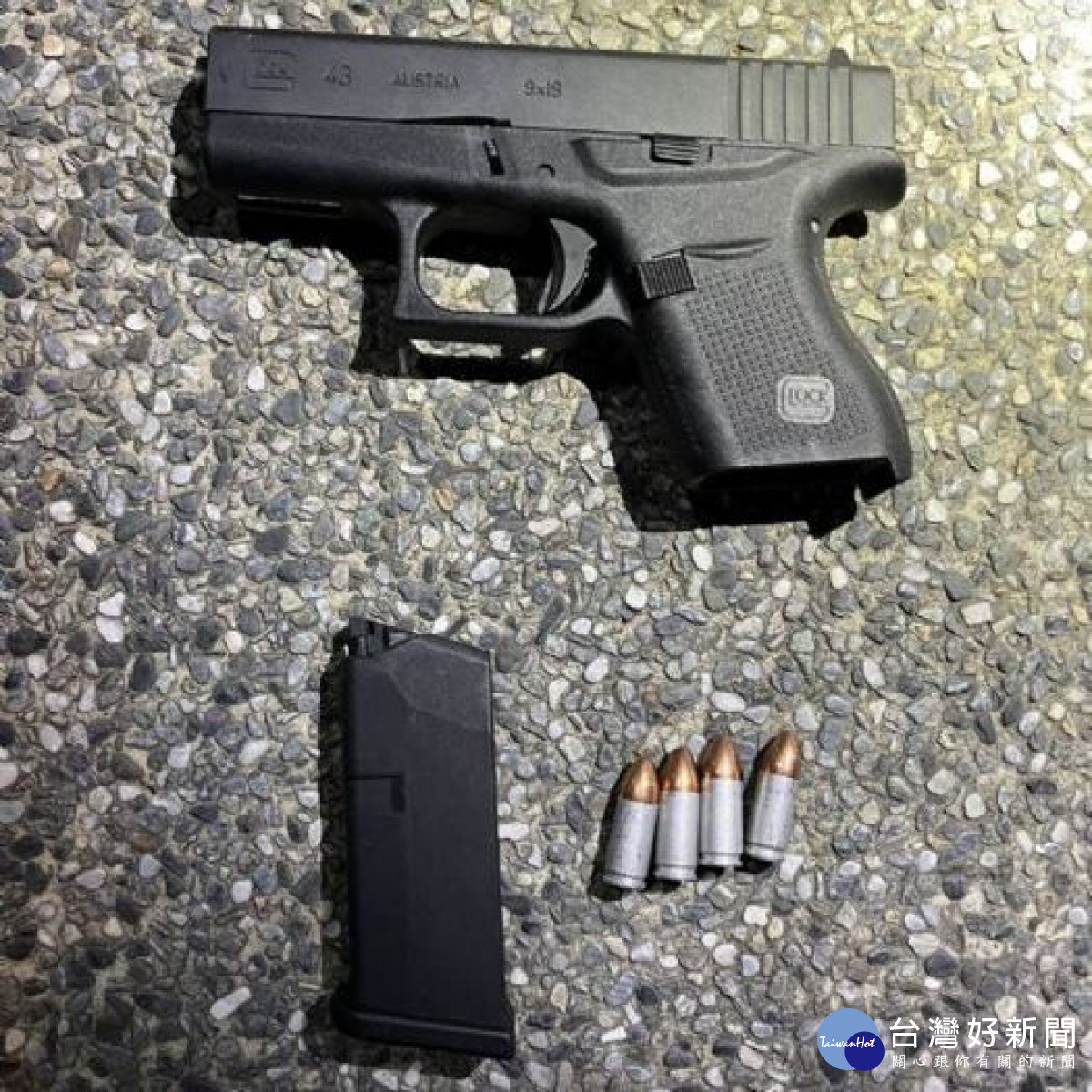 警方查獲改造手槍1支（含彈匣１個）、子彈４顆。