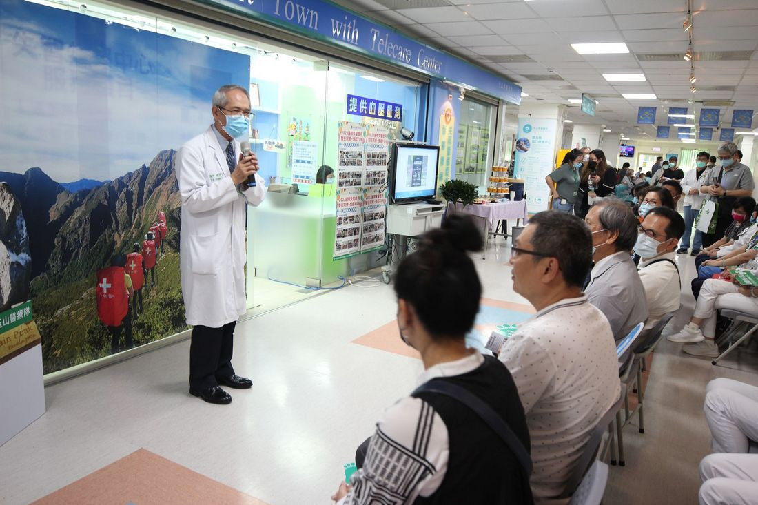 竹山秀傳醫院院長莊碧焜表示，玉山醫療隊的存在，就是希望在最近的距離、最快的時間做出診斷、協助山友緩解症狀，讓登峰之路更安全。<br />
<br />
