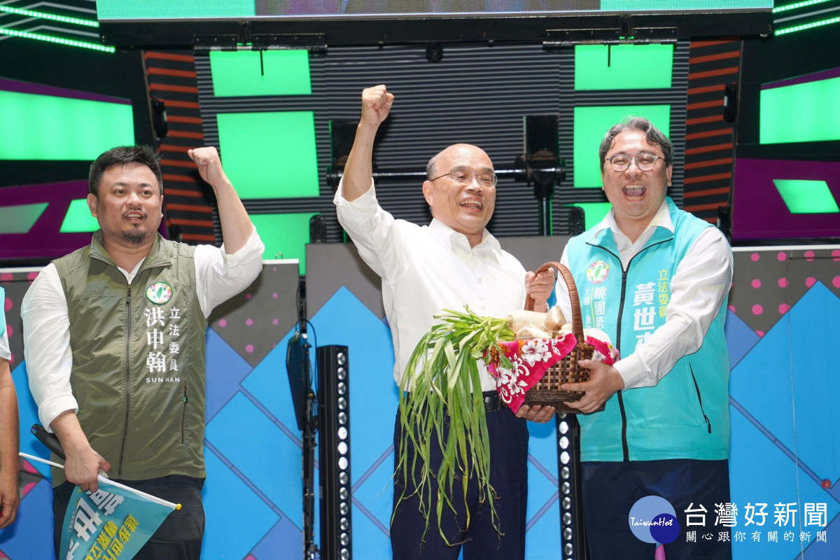 蘇貞昌前院長送上蒜、蘿蔔、包子、粽子，祝福黃世杰可以高票連任。<br />
