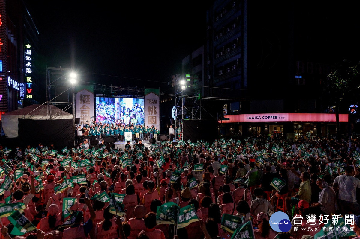 民進黨總統參選人賴清德南桃園競選總部成立大會，現場湧入2萬名支持者，場面熱烈。