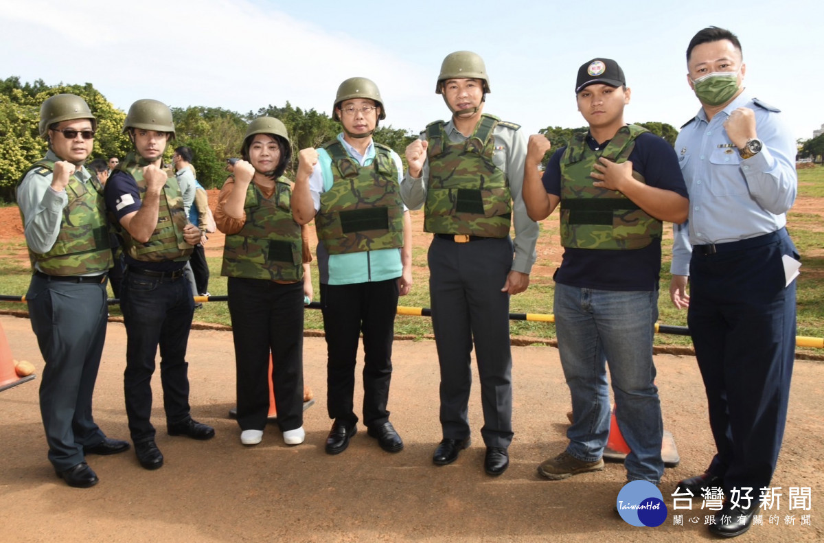 學生射擊體驗強化國防教育    學生實彈射擊體驗活動