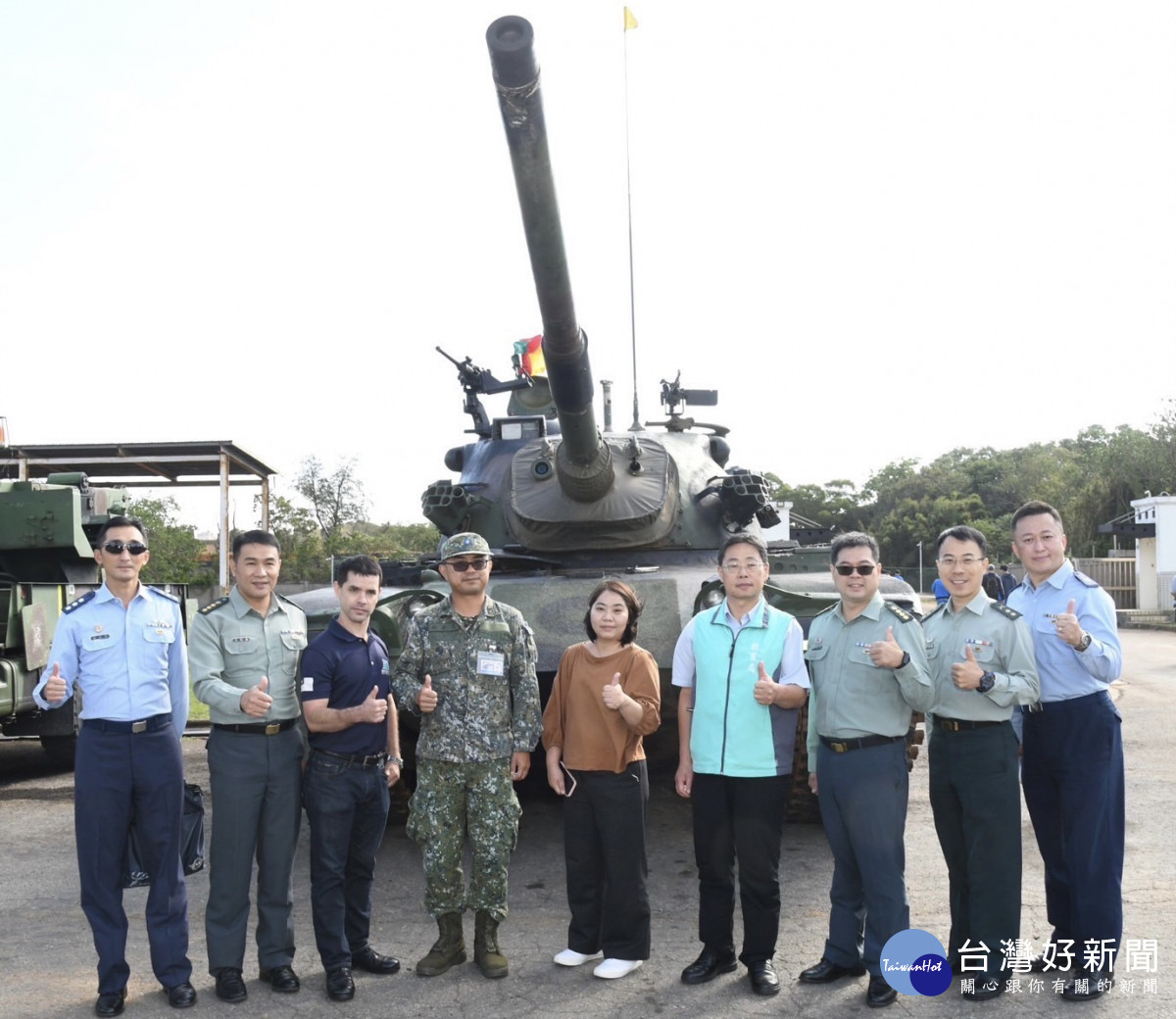 學生射擊體驗強化國防教育    學生實彈射擊體驗活動