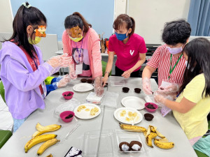 ▲新住民親子手作活動手作水果大福，吃出甜甜好味道，親子關係甜到心坎裡。