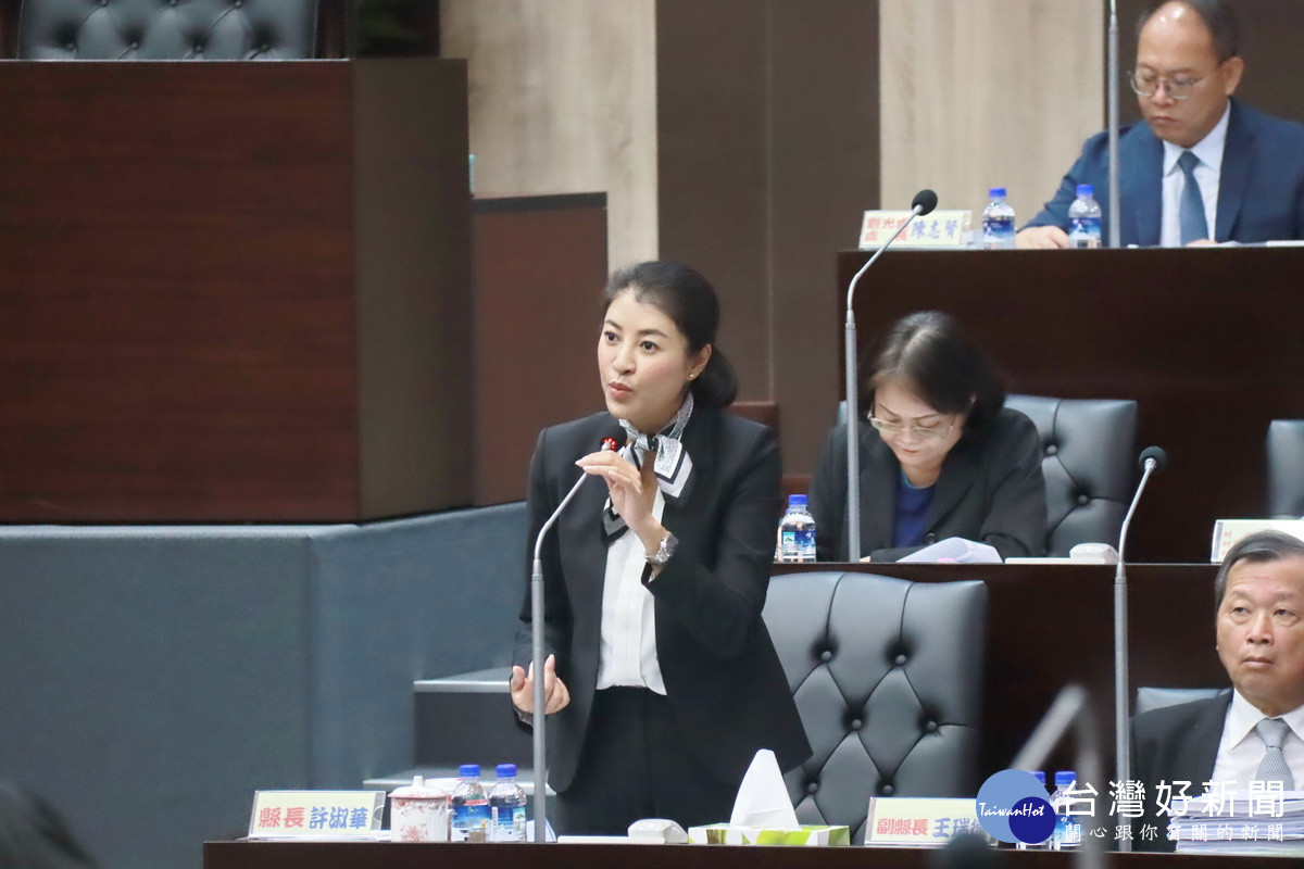 許縣長說燈會將朝動態互動方式改善。（記者扶小萍攝）