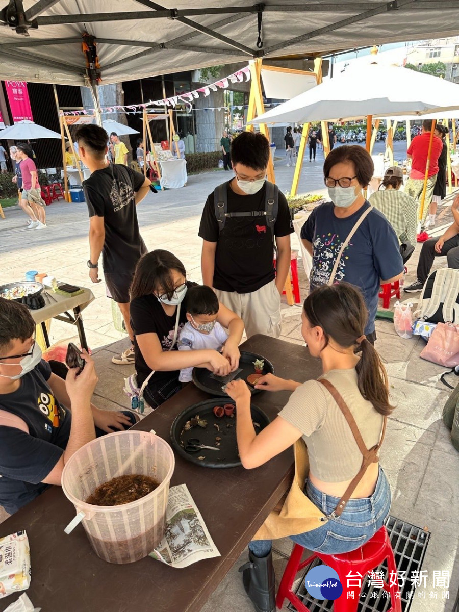 「新竹漫活市集」現場還設有各項親子DIY體驗活動。