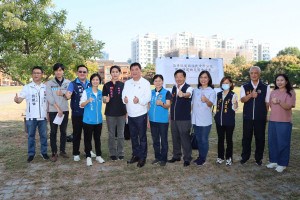 解決托育問題　鍾東錦視察建國國中分校用地興建幼兒園計畫