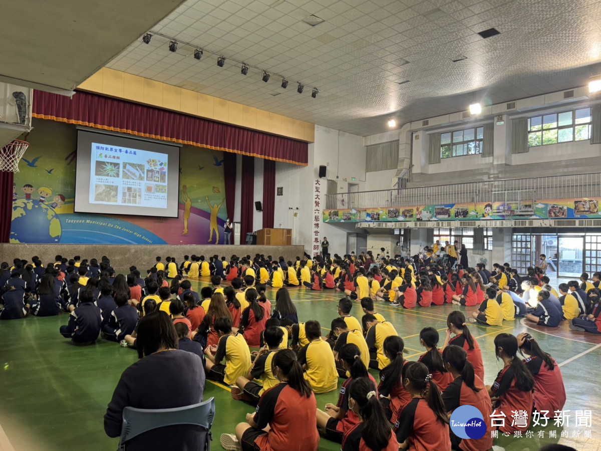 蘆竹警前進校園「識詐」宣導，守護青少年安全。