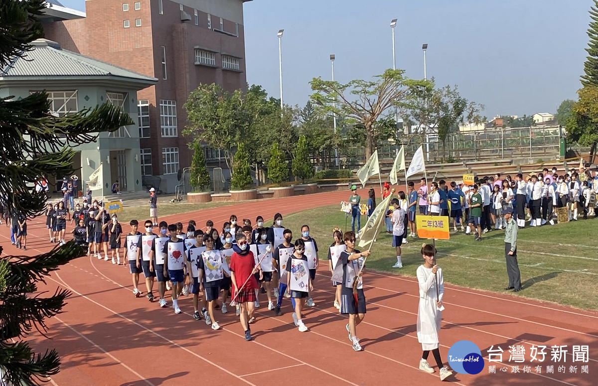 溪湖高中全校運動會　各班創意造型進場成為運動會的亮點