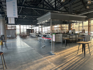 ▲高市府刻正該公司辦理場域內空間調整與改善作業，目前廠商於場內硬體設備、招商等事務已逐漸建置完成。