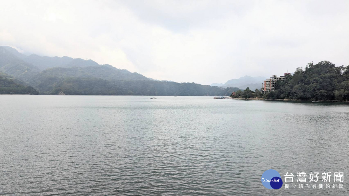 「112年度石門水庫魚苗放流活動」在大溪阿姆坪生態園區熱鬧舉辦。<br />
