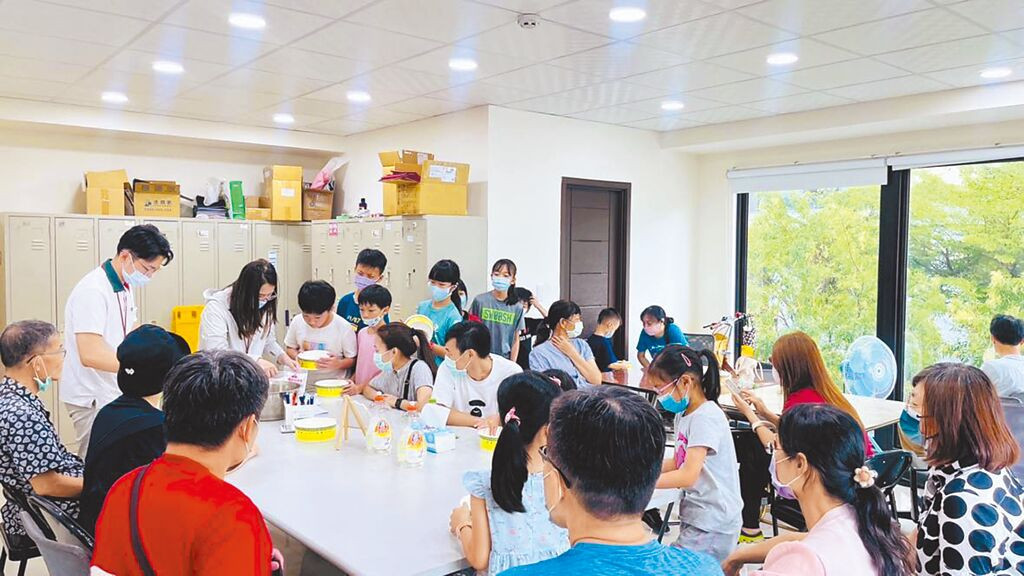 信義房屋海安文元店為永續門市，舉辦親子教育活動。（圖/信義房屋提供）