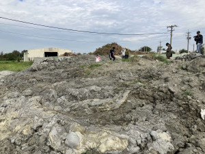 雲林縣政府成立違法土方監督小組，雲林地檢署、雲林環保局及雲林刑警大隊共同成立「非法回填、傾倒廢棄物查緝專案小組」，聯手嚴查非法回填廢棄物，全面掃蕩縣內不肖土尾相關業者／林詩涵翻攝