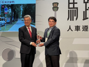 ▲頒獎典禮由行政院院長陳建仁頒獎，表揚優秀成果。