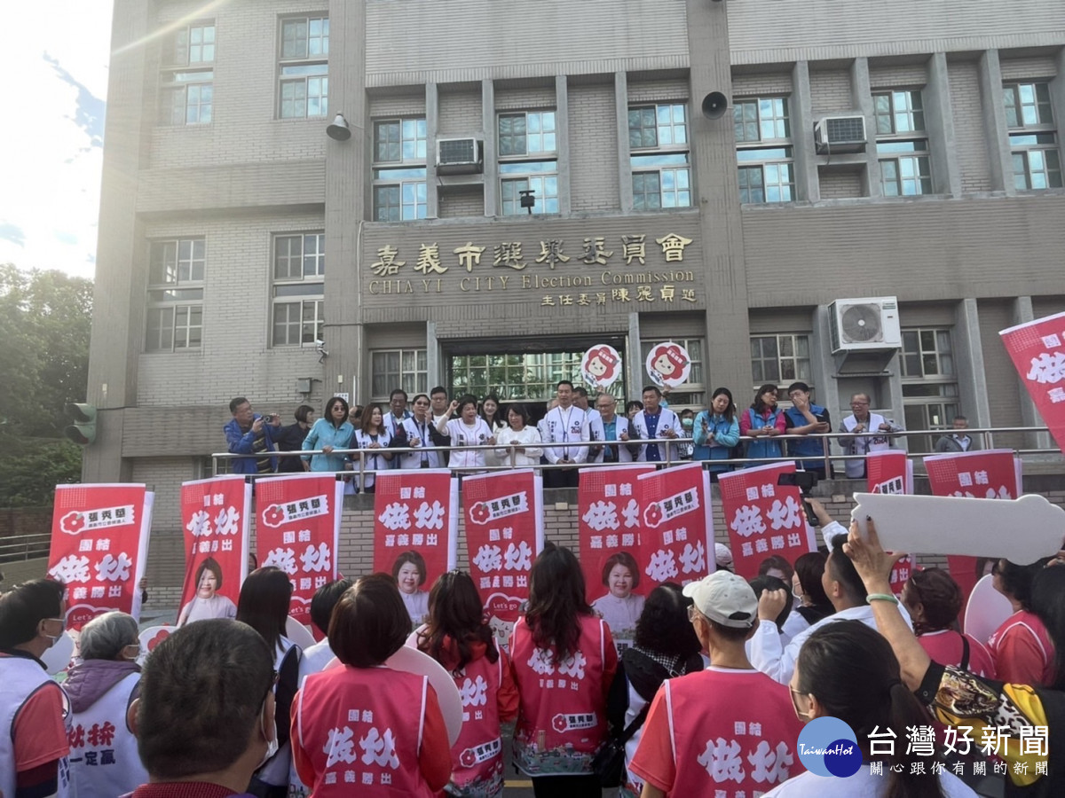 上百名熱情支持者到場為張秀華加油打氣／陳致愷翻攝