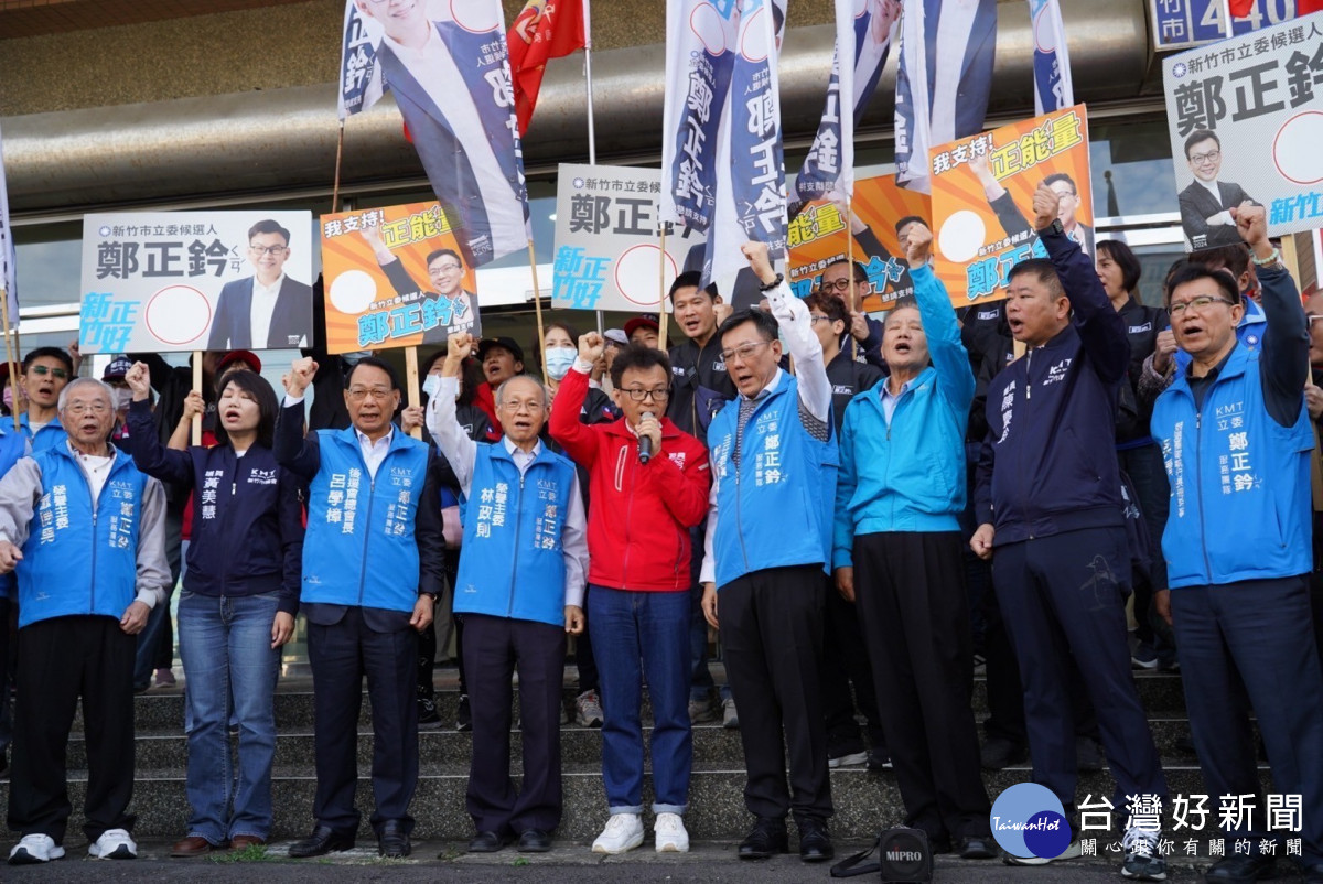 支持者展現團結勝選氣勢
