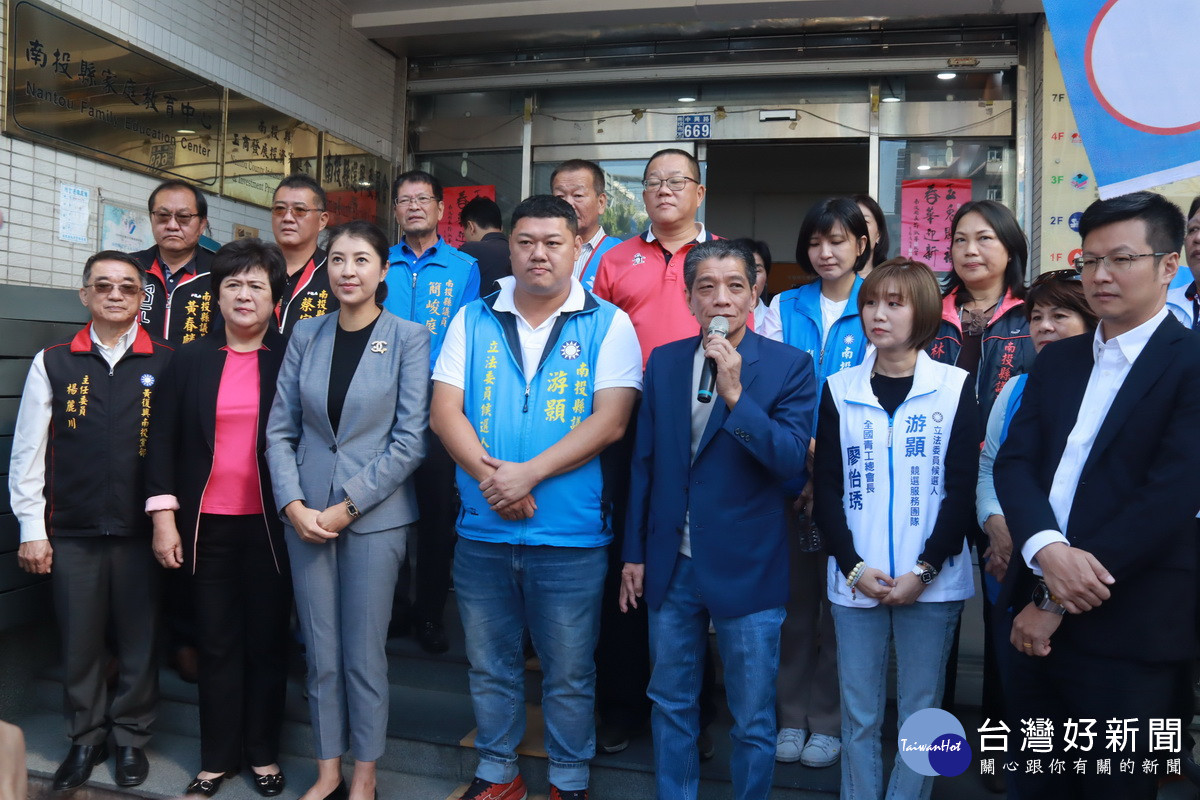 何議長籲請鄉親務必支持游顥進入國會為地方爭取權益。（記者扶小萍攝）