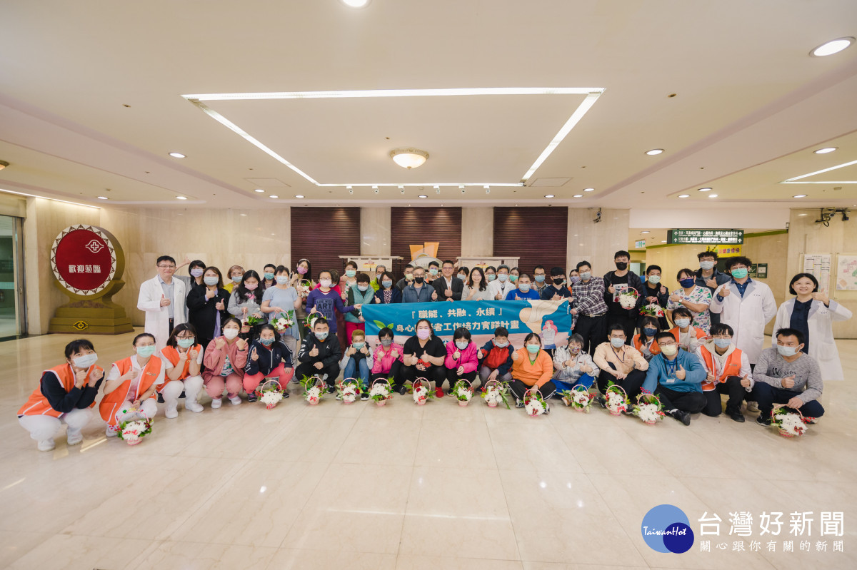 長庚大學USR團隊推動社區工作培力就業計畫有成，拓展庇護攤車駐點至林口長庚醫院