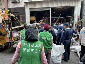 ▲寶德里環保志工隊投入整頓任務。