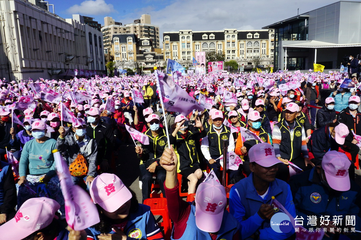 立法委員呂玉玲競選總部成立大會，現場湧入4千多位支持者高喊「凍蒜」。