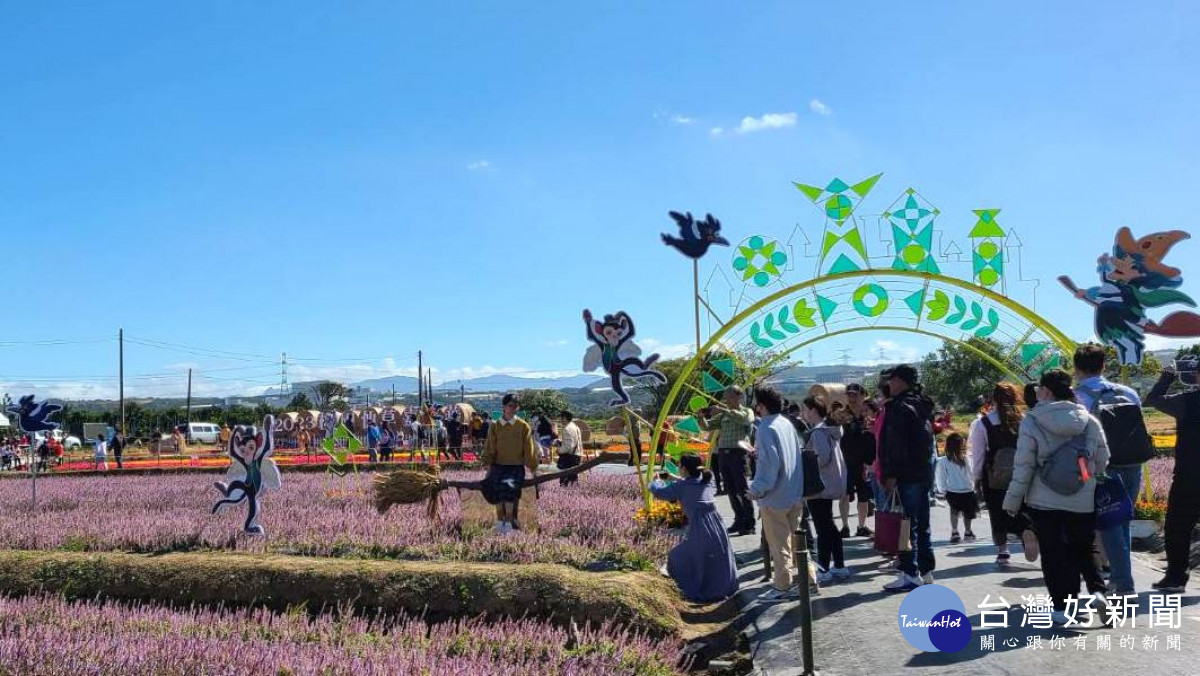 「桃園仙草嘉年華」於楊梅休閒農業區盛大開幕。<br />
<br />
