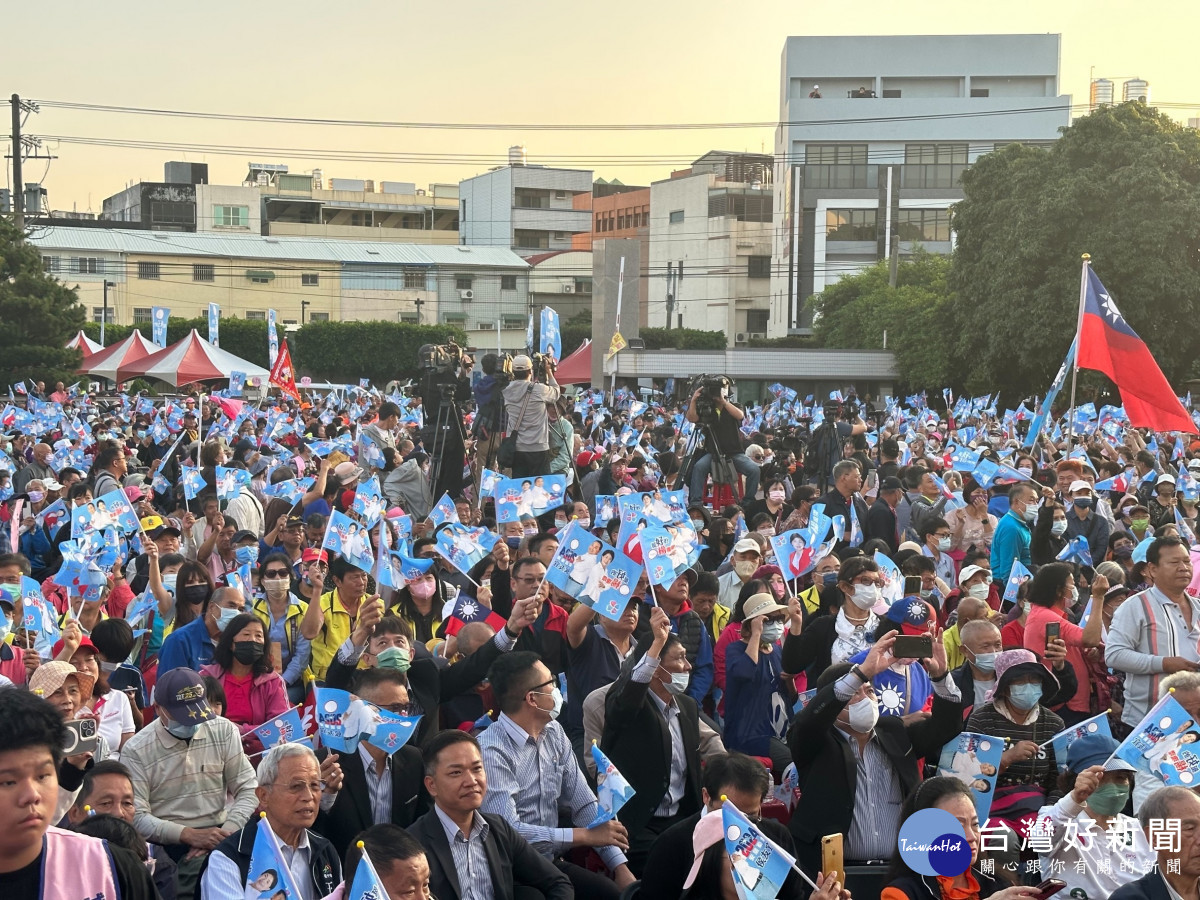 國民黨總統候選人侯友宜及台中市第三選區立委候選人楊瓊瓔成立潭雅神后聯合後援會，近5000支持者擠爆會場。