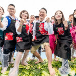 蘇副市長參與2023世芥客家菜-千人踩酸菜活動。