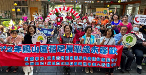 ▲高市社會局於五甲老人活動中心辦理獨居長輩歲末聯歡同樂會。