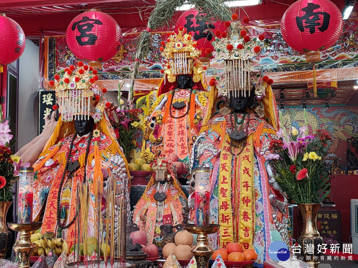 「大媽進香愛吃雞、二媽進香愛冤家、三媽進香愛潦溪」，南瑤宮媽祖聖相。圖／記者鄧富珍攝