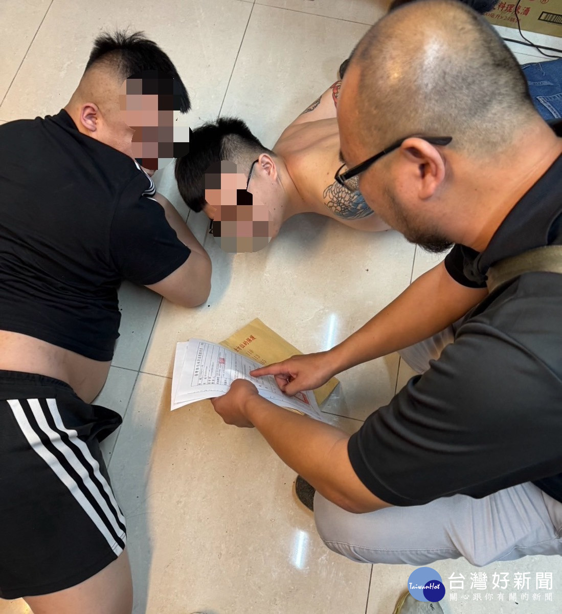 豐原警方破門攻堅，查獲廖嫌等3人到案。