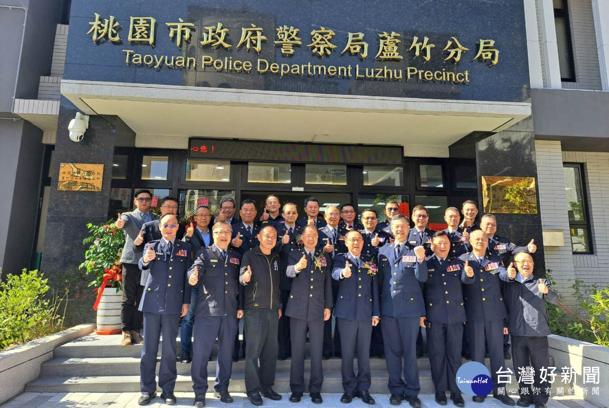 內政部警政署長黃明昭與桃園市警局團隊合影。