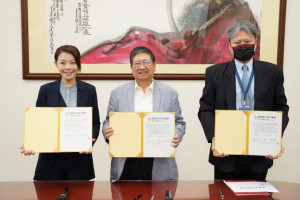新竹市長高虹安(左起)、新竹縣長楊文科、台灣科學園區公會處長盧秉志