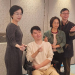 罹患罕見疾病SMA的小周在周宜卿醫師及雙親陪同現身鼓勵病友。