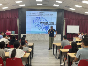 桃警少年隊及教育局學輔校安室為防範少年涉毒，號召學生加入反毒的行列。