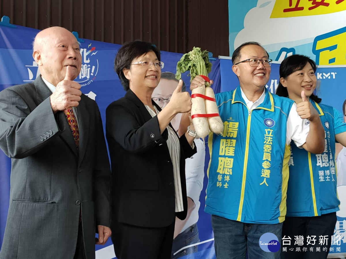 楊曜聰競選總部揭牌，縣長王惠美到場支持祝賀、加油打氣。圖／記者鄧富珍攝