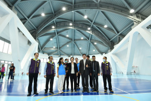 彰化秀水「小巨蛋」活動中心在明正國小落成啟用。圖／記者鄧富珍翻攝