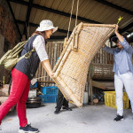 林淑菁(左)離鄉打拼逾30年，中年鮭魚洄游，在勞動部多元就業開發方案的幫助下，順利回到家鄉穩定就業。