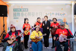 市長高虹安與開場表演鳳凰樂團