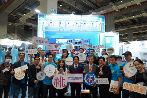 2023 Meet Taipei「桃園創新形象館」開幕，副總統賴清德(圖中)與中原大學校長李英明(右5)等人合影。