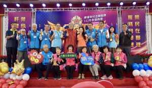 大鵬主委(後排中間)與新竹榮服處榮欣志工團隊。