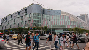 台北市忠孝東路與光復南路口街景（圖／資料照片，圖源：台灣好新聞編輯部拍攝）